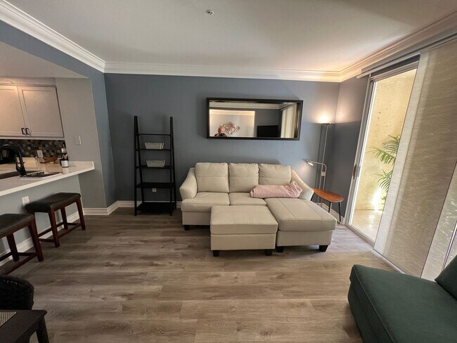 Building Photo - Meridian Fully Furnished Studio Condo - Re...