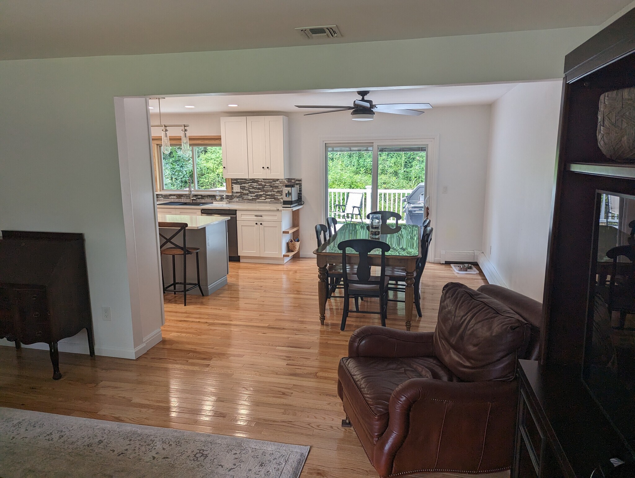 view from liviingroom to kitchen - 544 Drakestown Rd