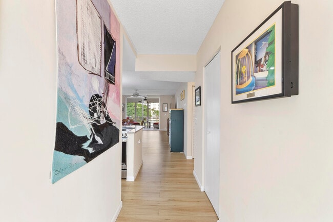 Building Photo - 27 Abbey Ln