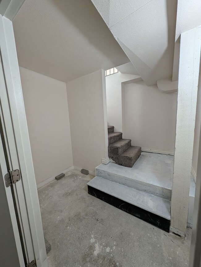 Building Photo - Updated 3 Bedroom Charmer in the Heart of ...