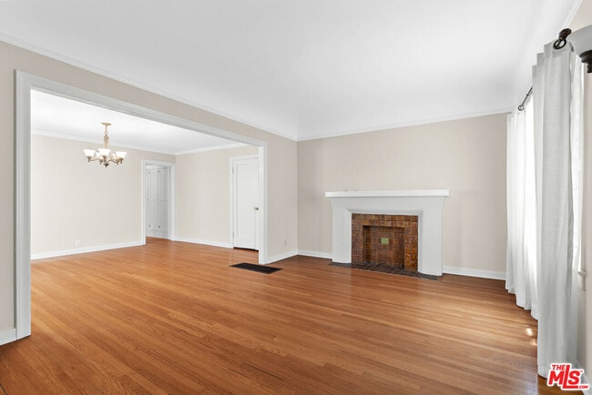 Building Photo - 830 N Orange Dr