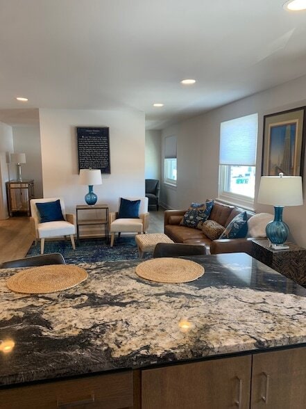 Building Photo - 326 W Main St