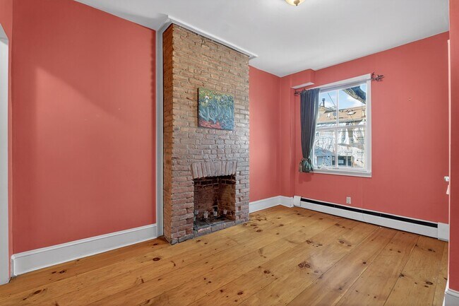 Building Photo - 211 4th St