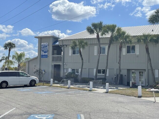 Building Photo - "Charming 2-Bed, 2-Bath Mobile Home Retreat in Harbor Cove!"
