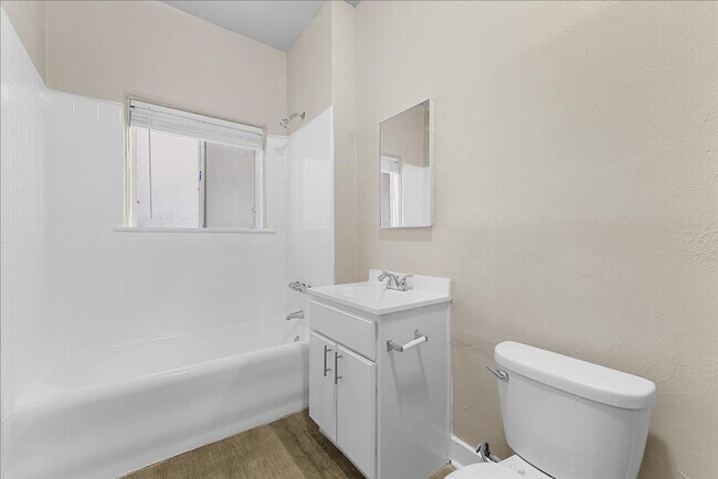 Building Photo - 118 N Westmoreland Ave