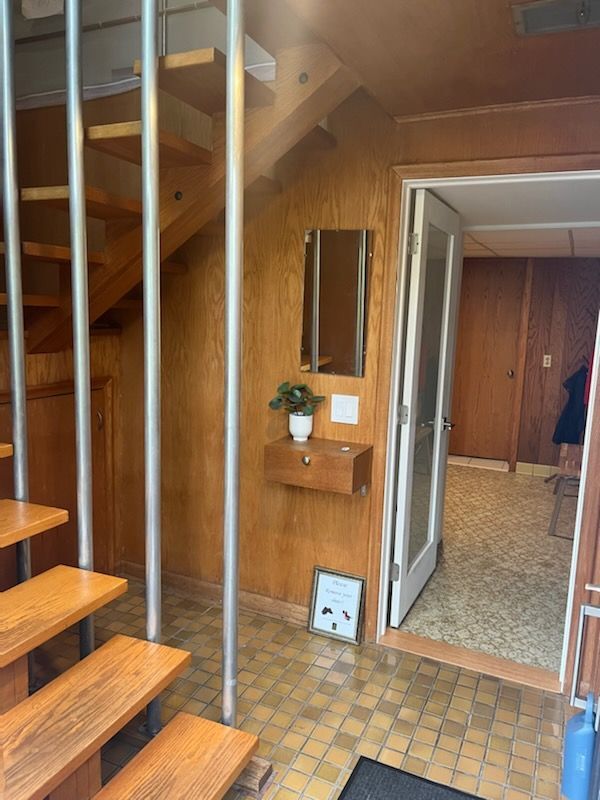Building Photo - Midcentury home across from Lake Johanna w...