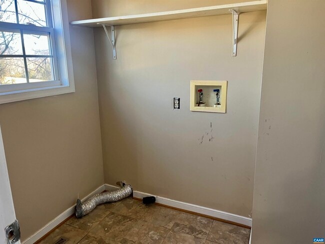 Building Photo - 4678 Garth Rd