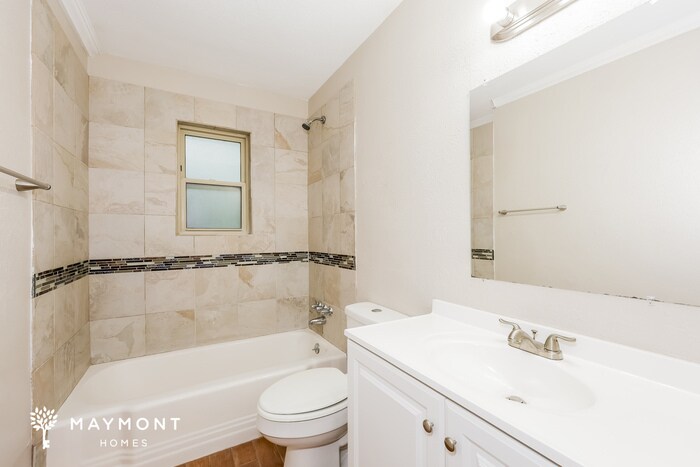 Building Photo - 7461 Meadowcrest Dr