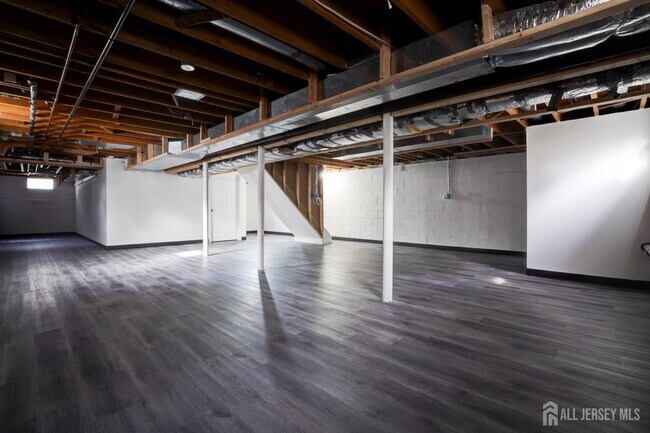 Building Photo - 11 Lenox St