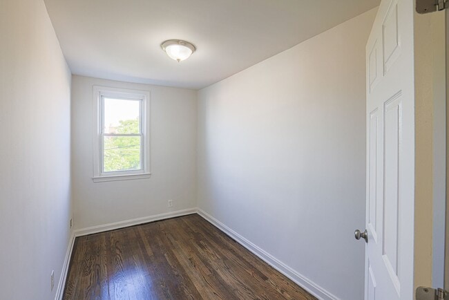 Building Photo - 7842 New Battle Grove Rd