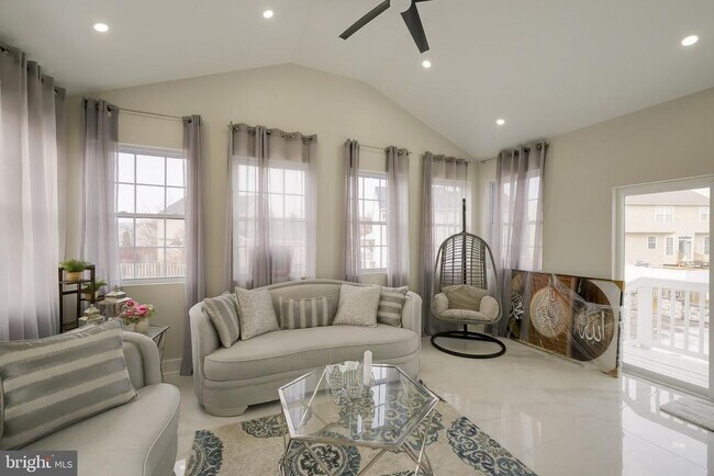 Building Photo - 601 Crossover Ct