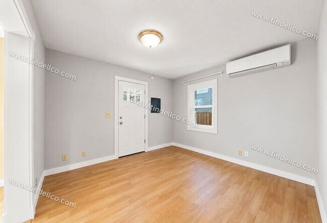 Building Photo - Charming 1-Bedroom Home in Portsmouth with A/C, Fenced Yard & Off-Street Parking
