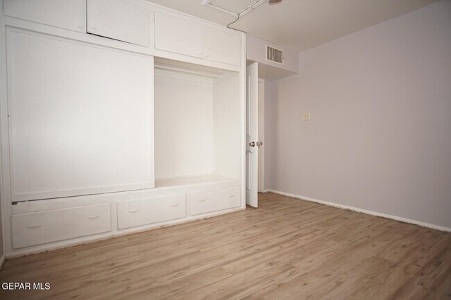 Building Photo - 1421 St Johns Dr