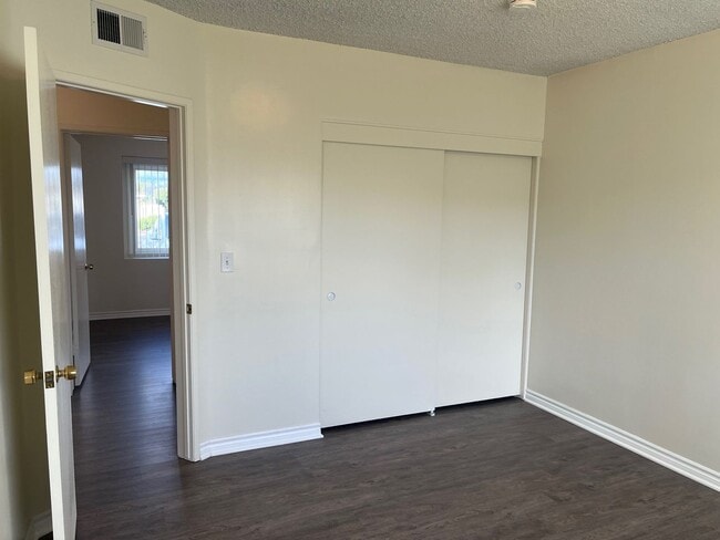 Building Photo - Beautiful 4 Bedroom Home in Huntington Beach