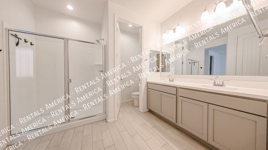 Building Photo - 15689 W Woodlands Ave