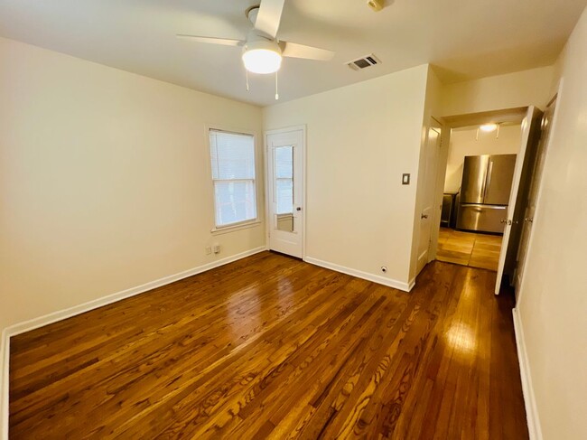 Building Photo - 1554 W Lullwood Ave