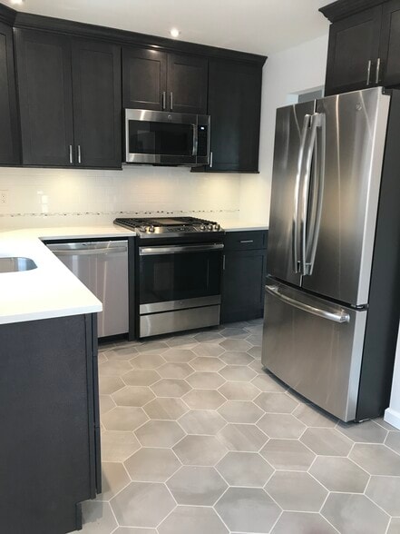 Kitchen - 1843 Clintonville St