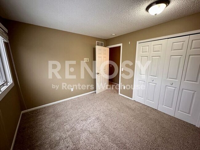 Building Photo - 5 Bedroom 3 Bathroom Single Family Home in Burnsville