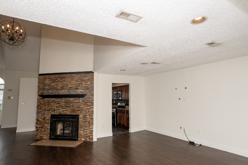 Building Photo - 526 Chanticleer
