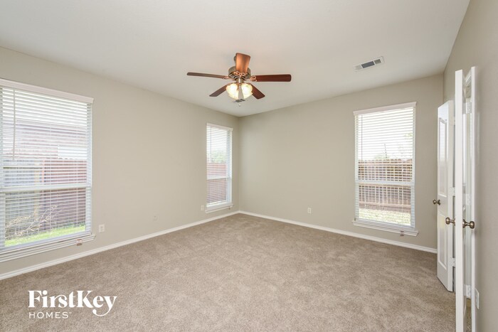 Building Photo - 10649 Fossil Hill Dr