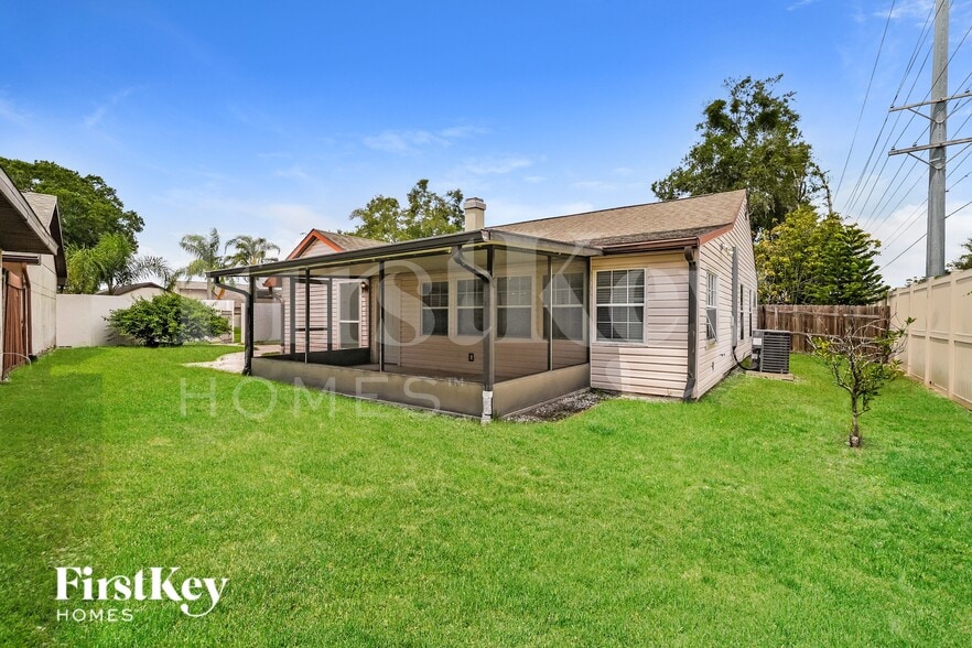 Building Photo - 7027 Silvermill Dr