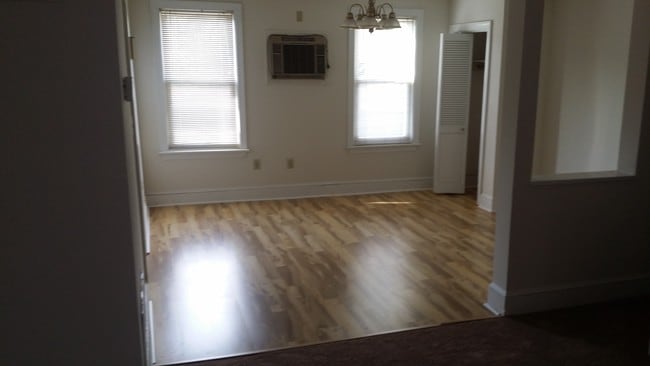 Building Photo - 150 Elizabeth St