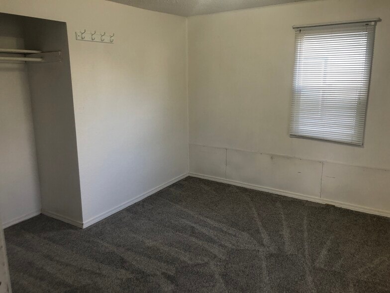 Building Photo - 555 SW State St