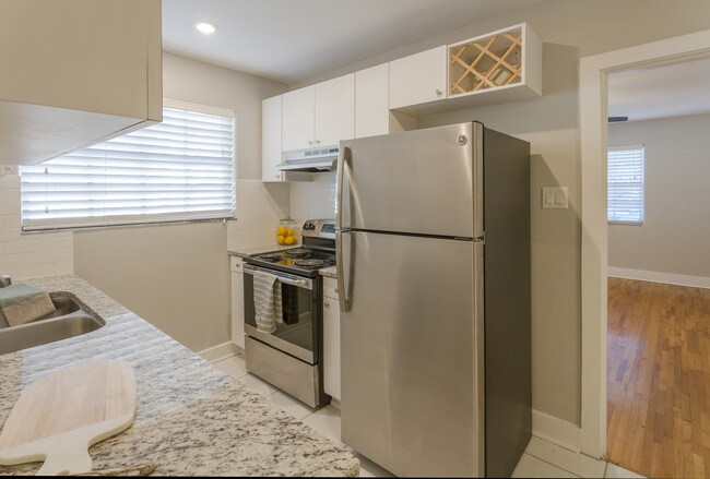 Estancia Flats Apartment HomesEstancia Flats Apartment Homes - Estancia Flats