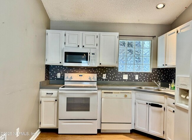 Building Photo - 11471 Mandarin Glen Cir W