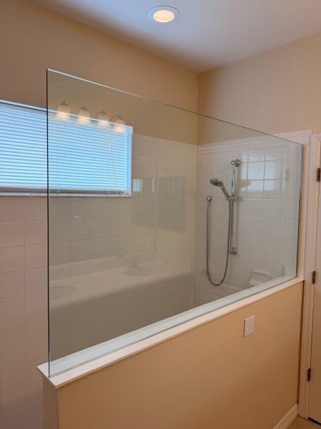 Building Photo - Home in Resort-Style Gated Community