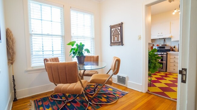 Building Photo - J19(A-B)