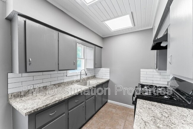 Building Photo - 1101 S 50th Terrace