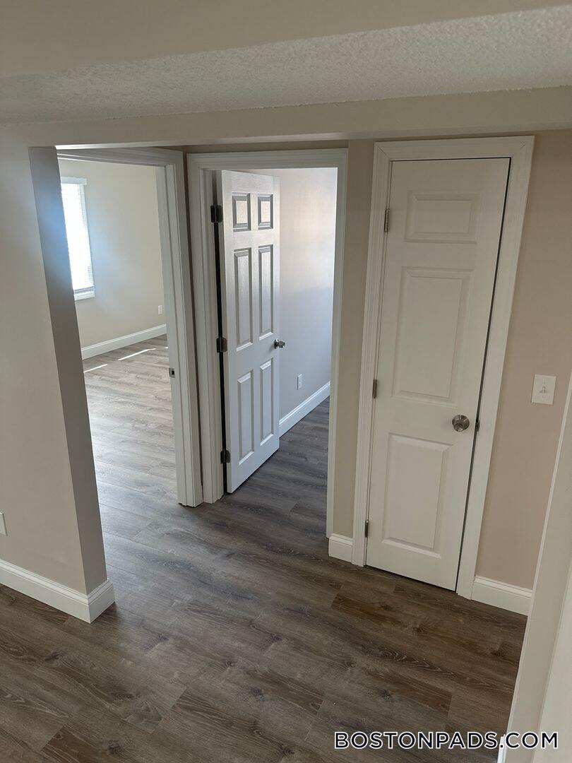 Building Photo - 13 Kenmar Dr