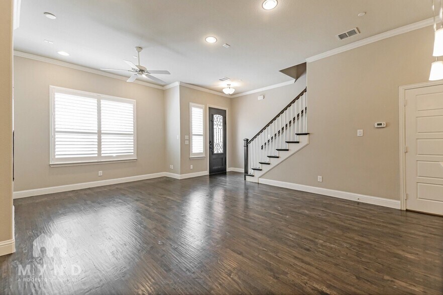 Building Photo - 2805 Lindale Dr