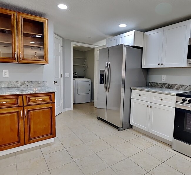 Building Photo - 4402 W Sevilla St