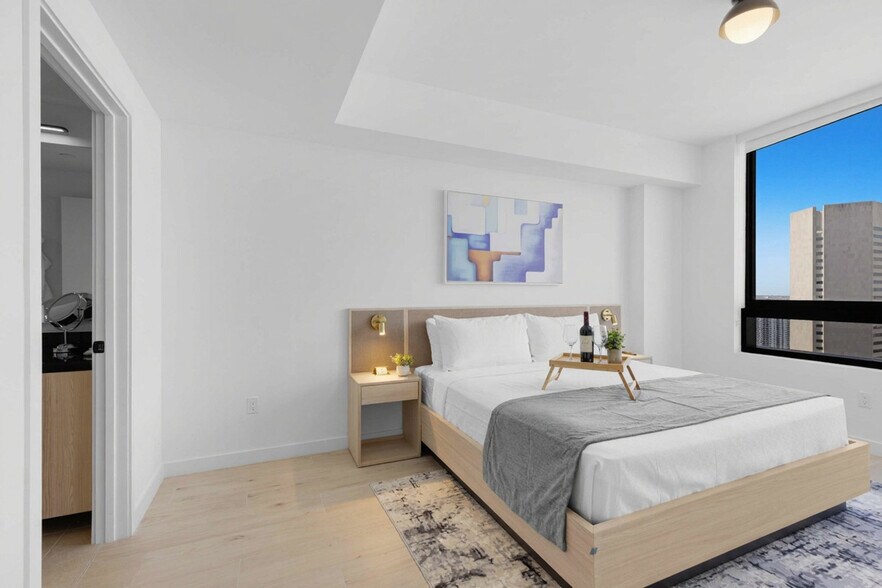 Building Photo - 225 N Miami Ave