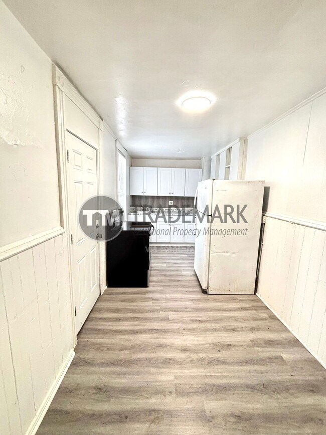 Building Photo - 513 Green St