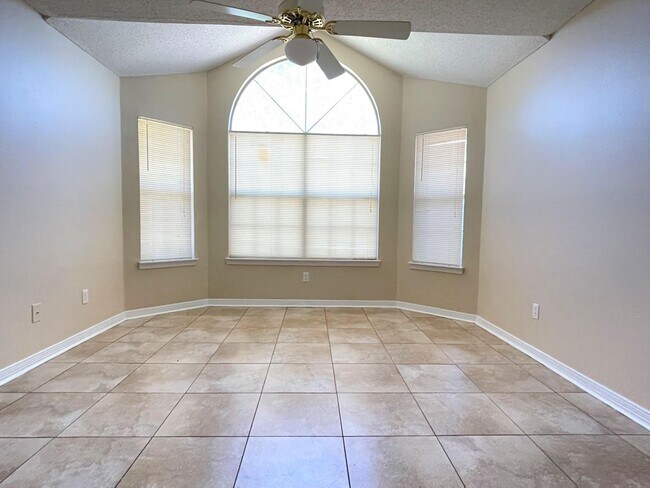 Building Photo - 903 Piedmont Pl