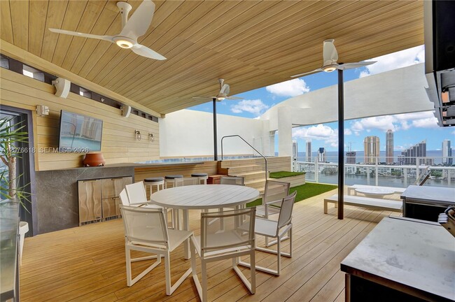 Building Photo - 4000 Island Blvd