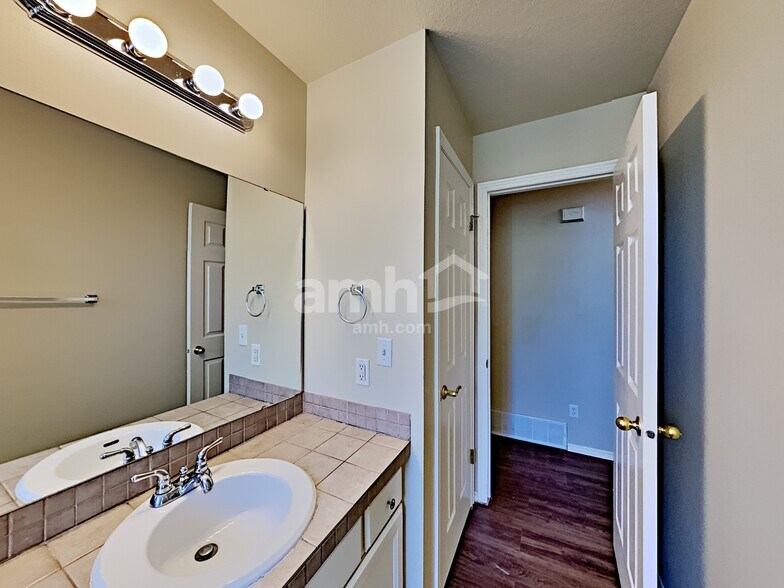 Building Photo - 515 W 150 S