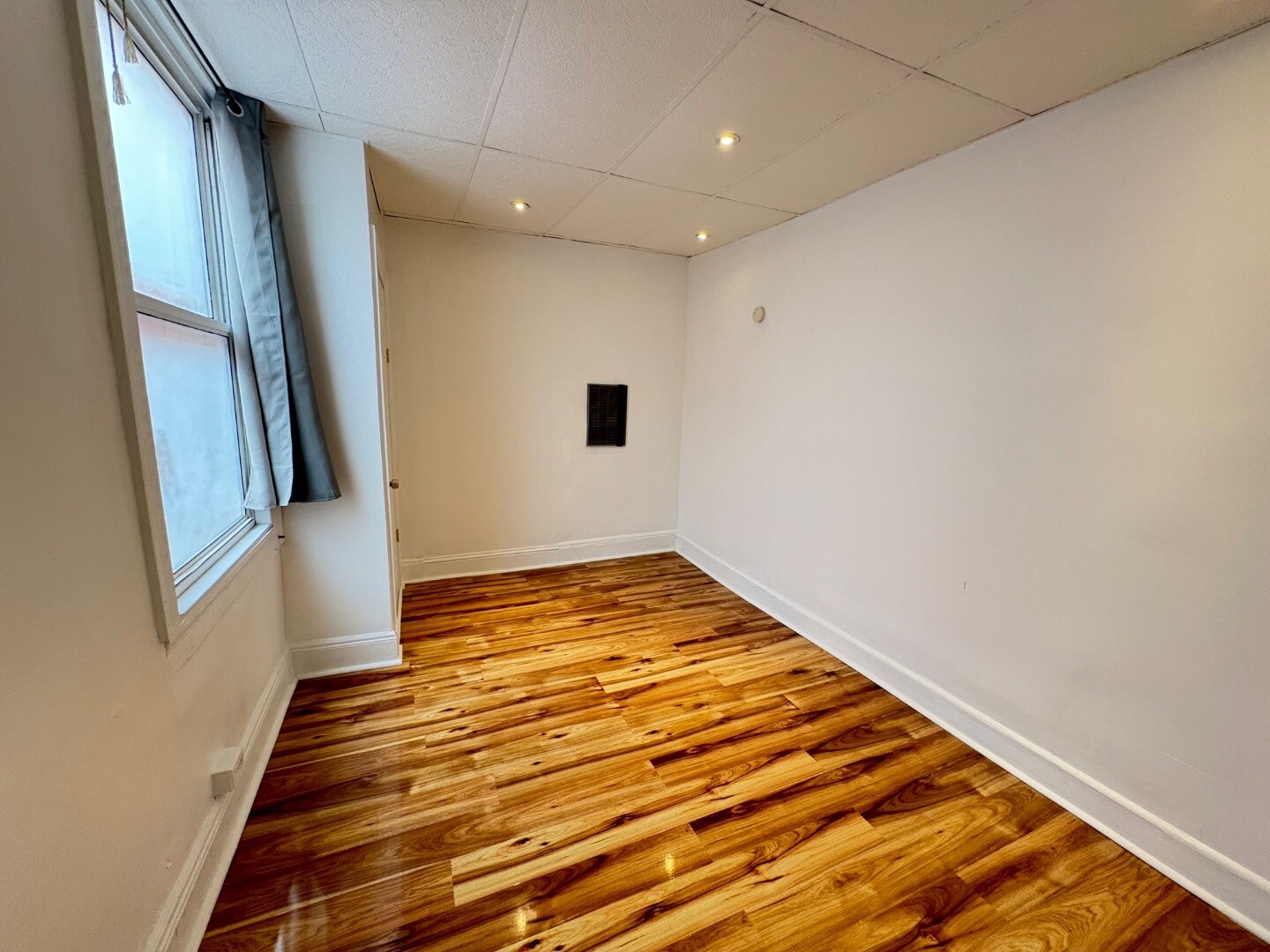 Building Photo - 5809 Hobart St