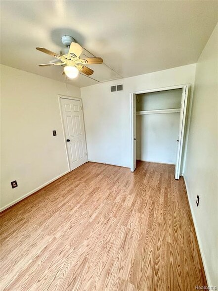 Building Photo - 15568 Dupage Blvd