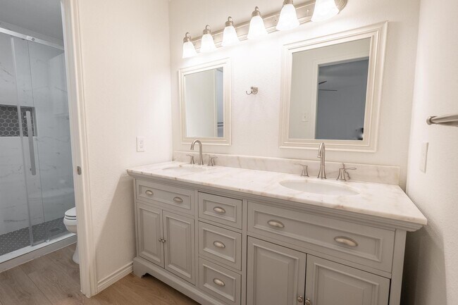 Building Photo - 9348 Highedge Cir