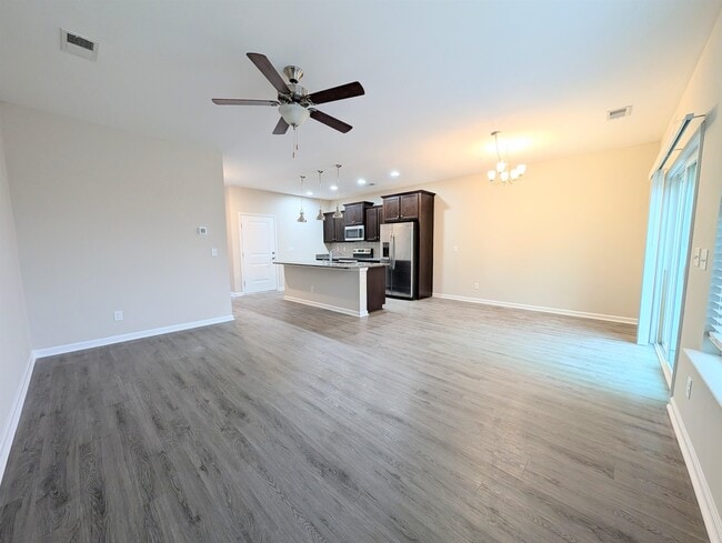 Building Photo - 129 Goldenrod Cir