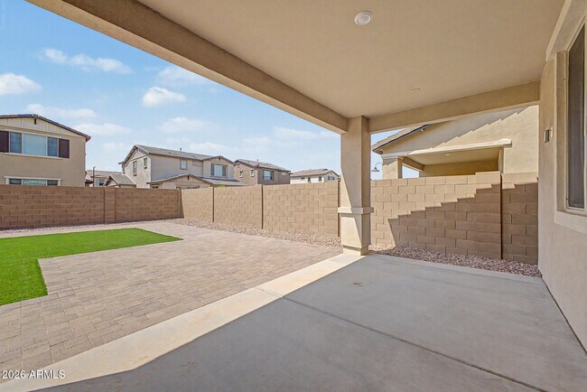 Building Photo - 21505 E Sparrow Dr