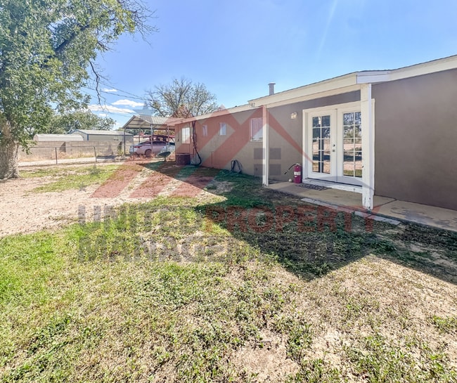 Building Photo - 3 bedroom 2 bathroom house for rent Carlsbad NM