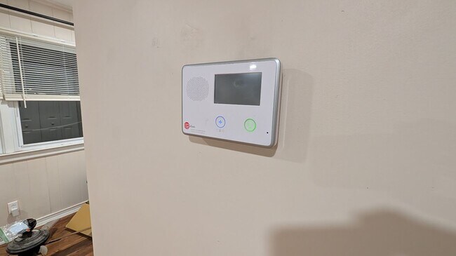 Building Photo - 2 bedroom 1 bath home near Lake Julian in Arden, convenient location.