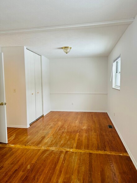 Building Photo - 1119 W 8th St