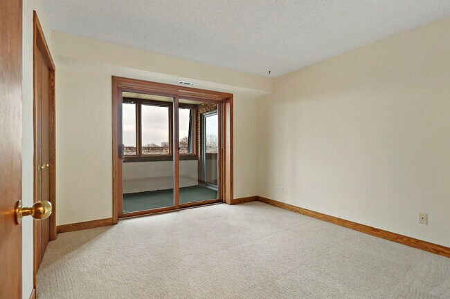 Building Photo - 150 Red Top Dr