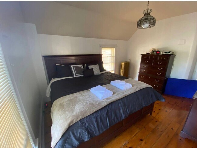 Building Photo - 51 Center St